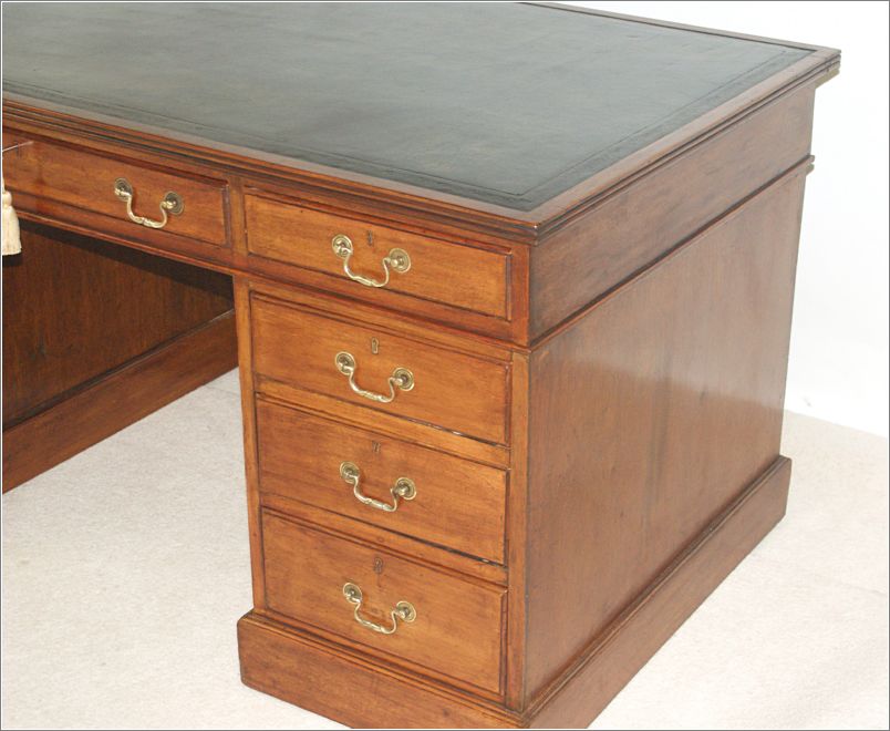 2029 Right Pedestal Side